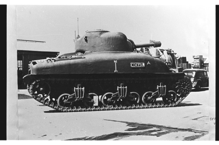 E1955.32_M4A1 Sherman II Michael_Jack Oldings Hatfield__0076-E2.jpg