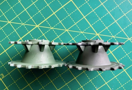 HL plastic Panther sprocket (L) with Taigen metal one for comparison