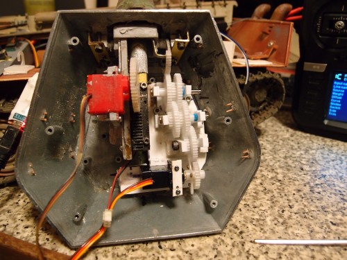 P9015977.jpg (331.19 KiB) Viewed 3300 times Will make another with 2 rows of gears while waiting for a continuous servo.