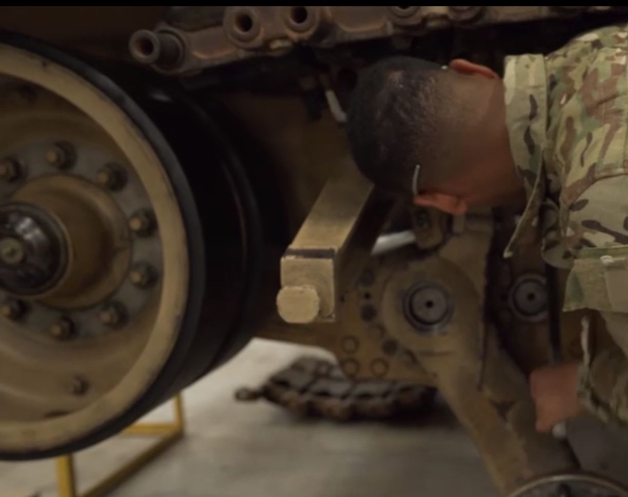 M1A1_Track-01.JPG