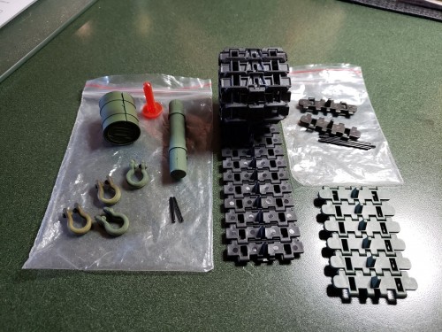 Plastic tracks, fused plastic track segment, metal track links and some left over KV series accessories.jpg