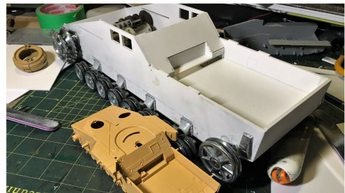 RC 1/16 Sd.Kfz. 165 Hummel Late Production - Build