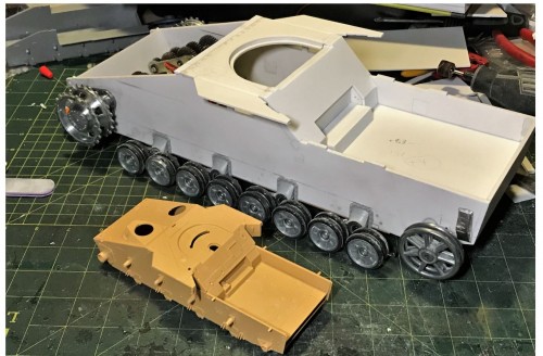 RC 1/16 Sd.Kfz. 165 Hummel Late Production - Build