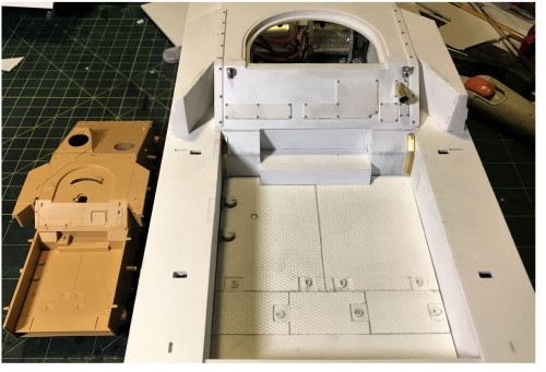 RC 1/16 Sd.Kfz. 165 Hummel Late Production - Build