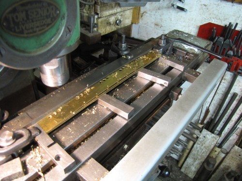 Drilling suspension side plate holes