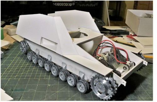 RC 1/16 Sd.Kfz. 165 Hummel Late Production - Build