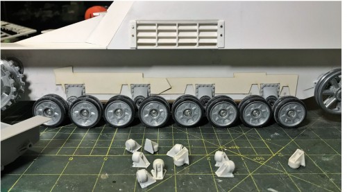 RC 1/16 Sd.Kfz. 165 Hummel Late Production - Build