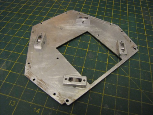 Turret floor plate with bearings