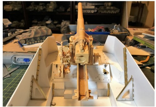 RC 1/16 Sd.Kfz. 165 Hummel Late Production - Build