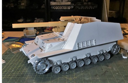 RC 1/16 Sd.Kfz. 165 Hummel Late Production - Build