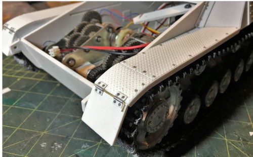 RC 1/16 Sd.Kfz. 165 Hummel Late Production - Build