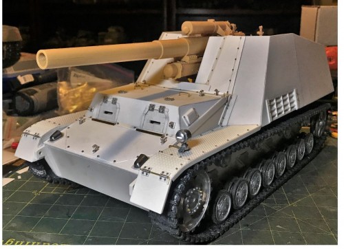 RC 1/16 Sd.Kfz. 165 Hummel Late Production - Build