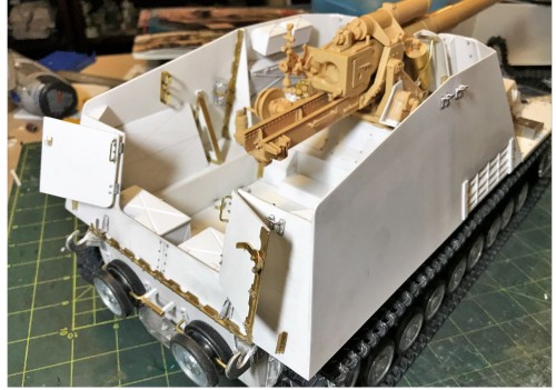 RC 1/16 Sd.Kfz. 165 Hummel Late Production - Build