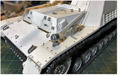 RC 1/16 Sd.Kfz. 165 Hummel Late Production - Build