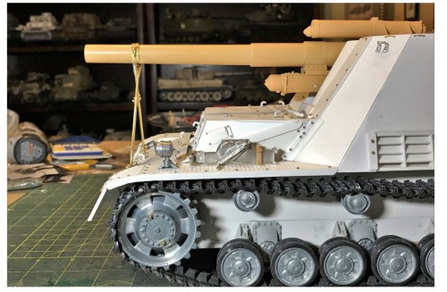 RC 1/16 Sd.Kfz. 165 Hummel Late Production - Build