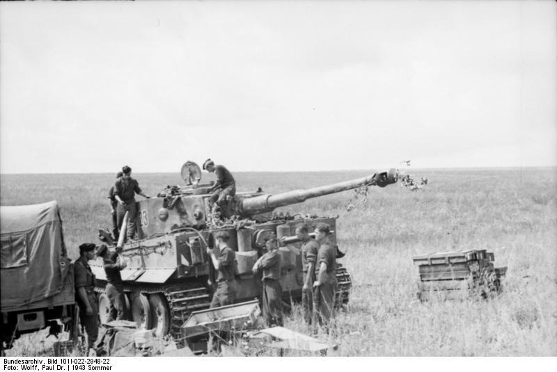 bundesarchiv-bild-101i-022-2948-22-russland-panzer-vi-tiger-i-munition.jpg