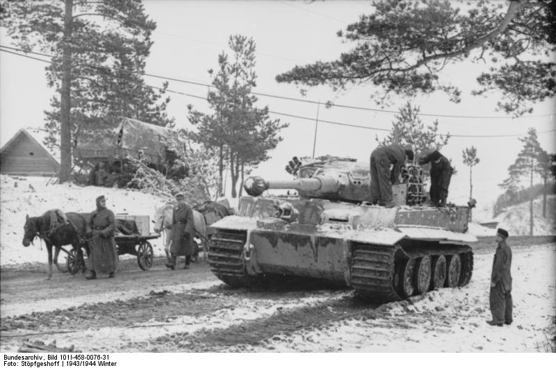 Bundesarchiv_Bild_101I-458-0076-31,_Russland,_Soldaten_auf_Panzer_VI_(Tiger_I)_im_Winter.jpg