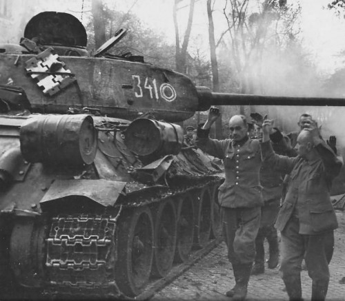 T-34-85 Berlin 1945.jpg